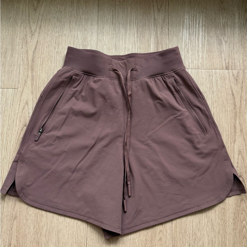 Lululemon License to Train High-Rise Short 4" size 0